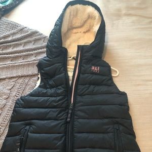 Girls Abercrombie puffer vest